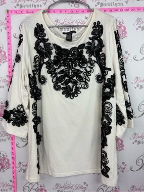 Once again blouse Cream Blouse with Black Embroidered Applique